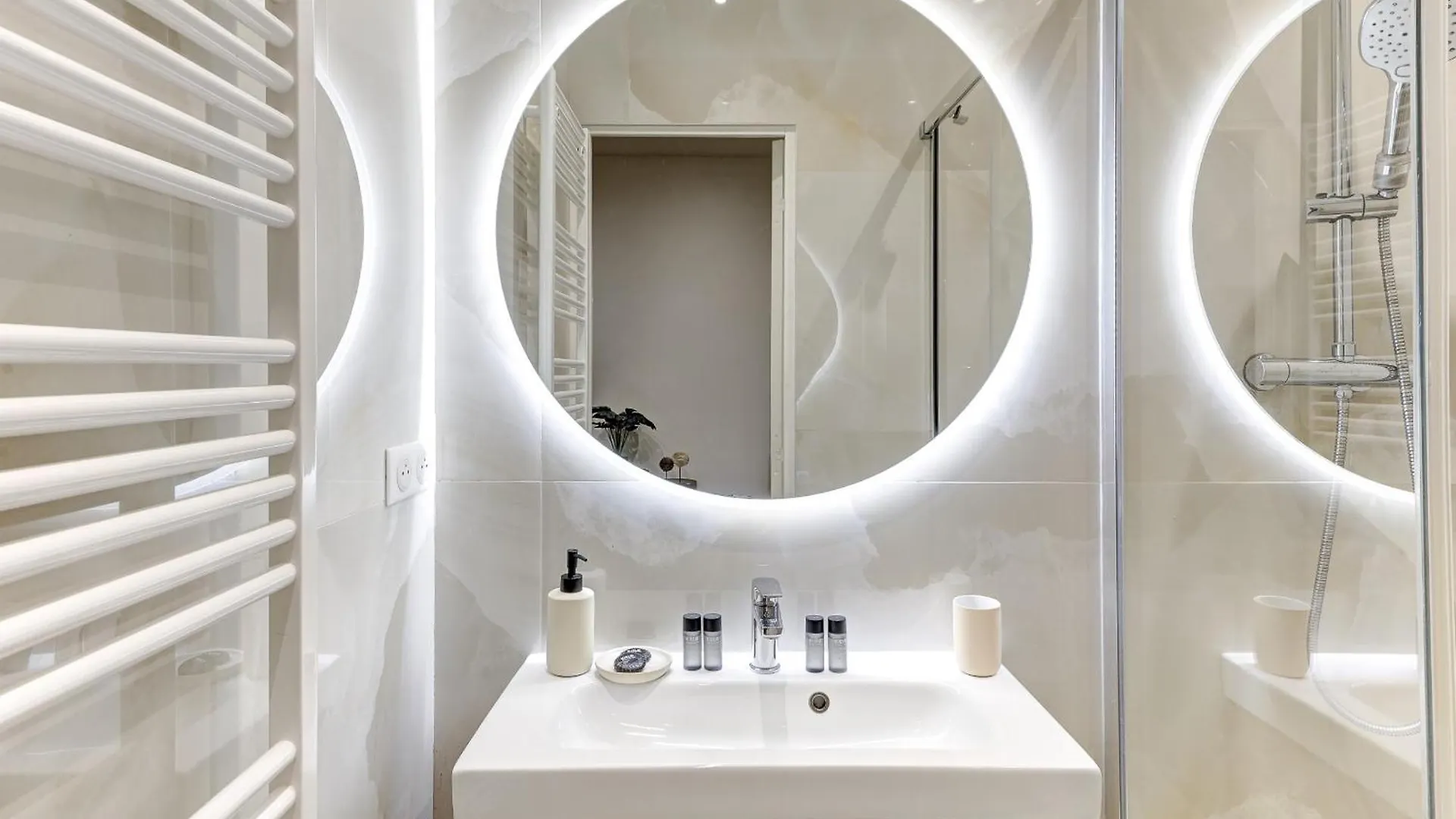 아파트 Appartement Elegant Pres Du Jardin Du Luxembourg 파리 프랑스